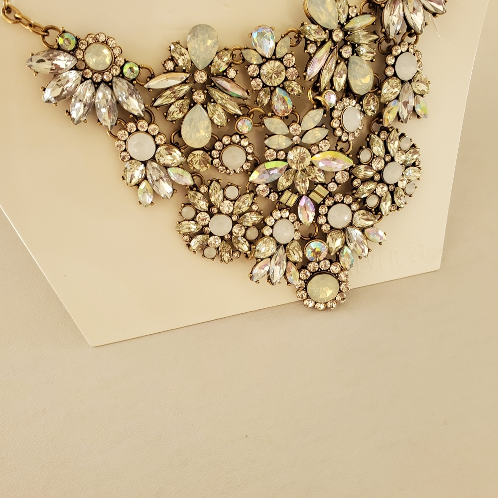 JEWELRY NECKLACE
